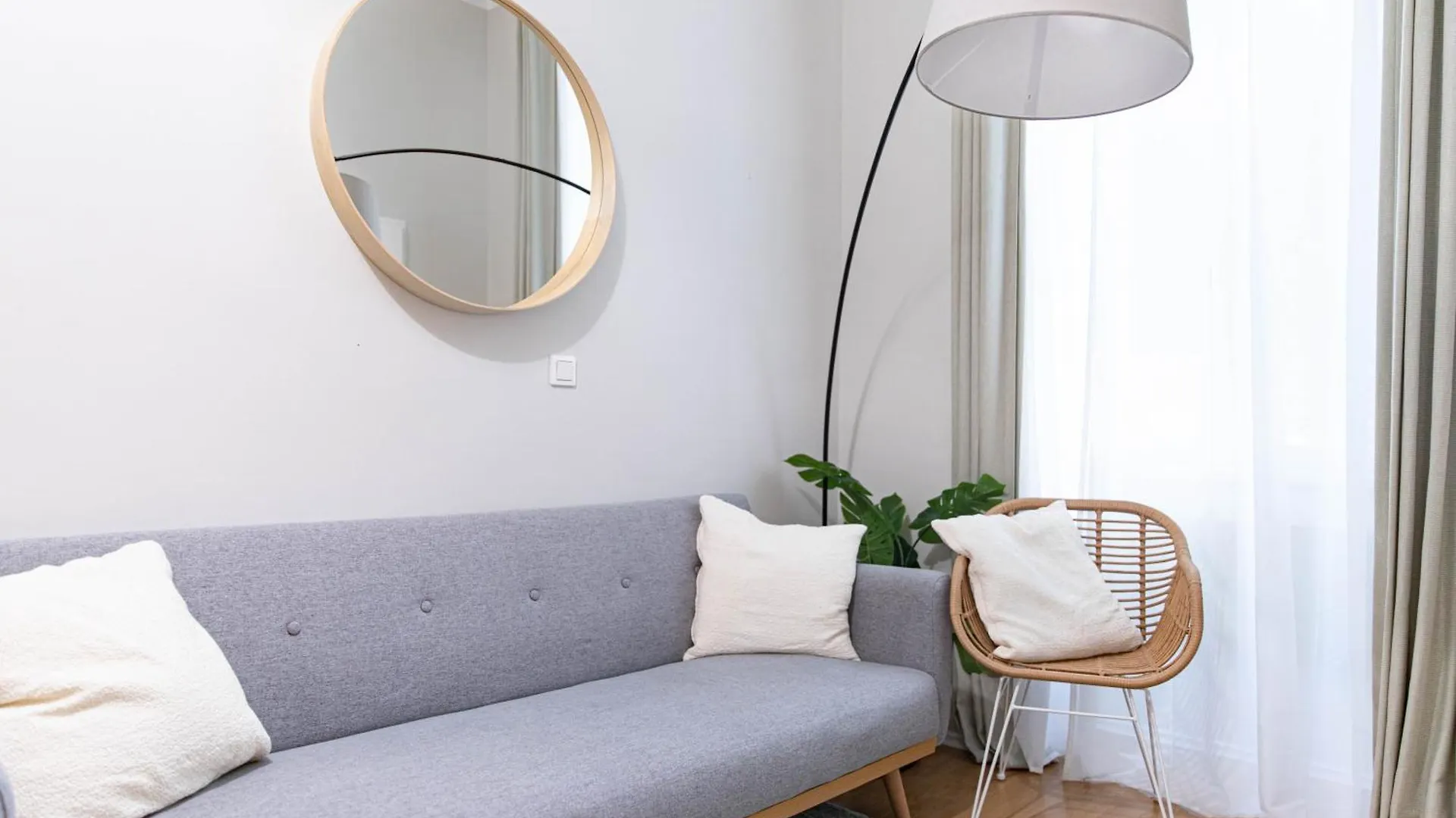 Apartament Spacious Apartment, 3 Min To U1 Reumannplatz Wiedeń