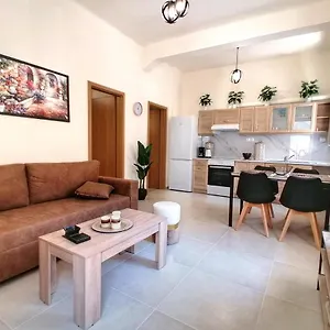 Alex Apartment, Cozy Place In Center Candia