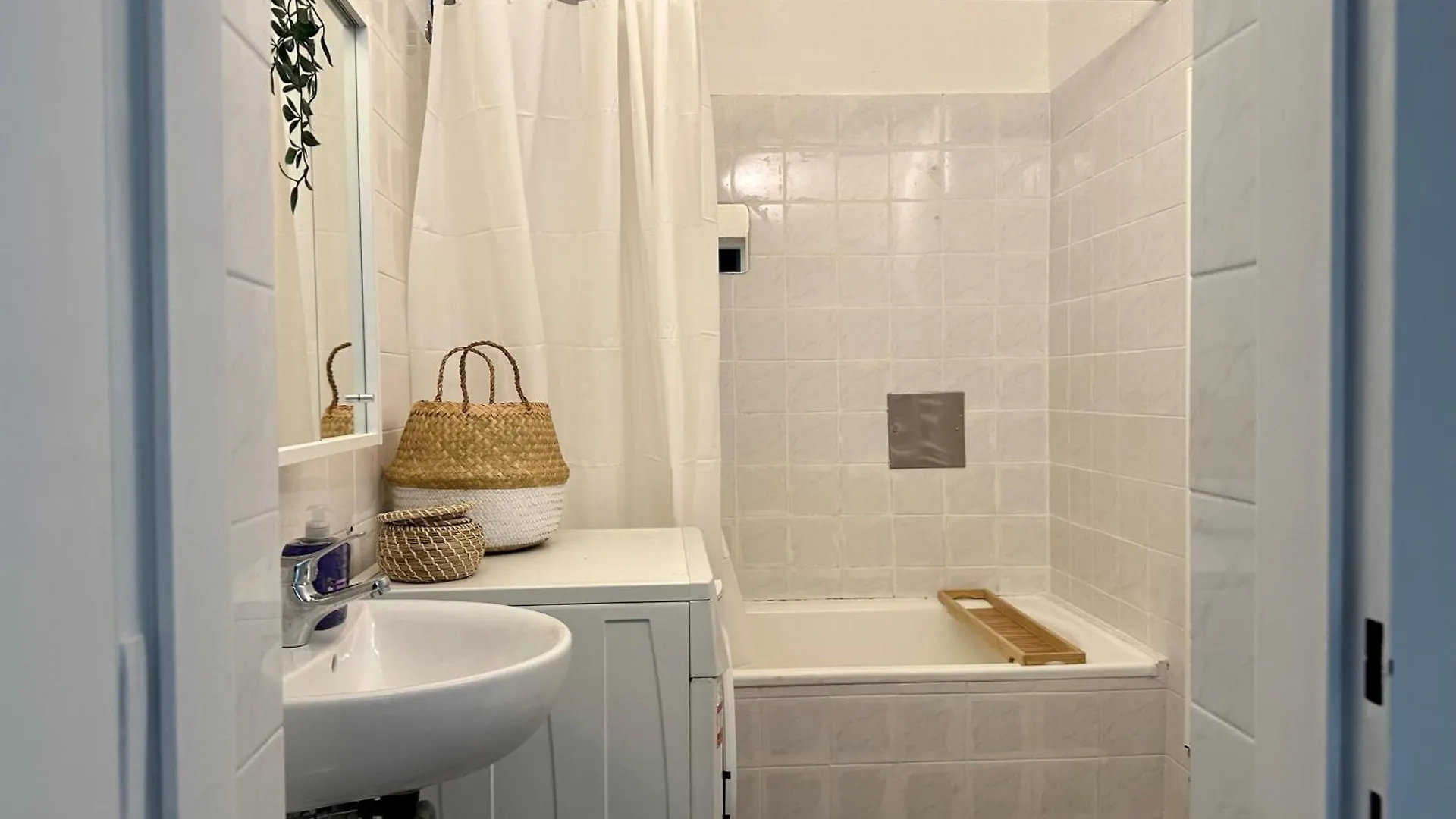 Spacious Apartment, 3 Min To U1 Reumannplatz Vienna