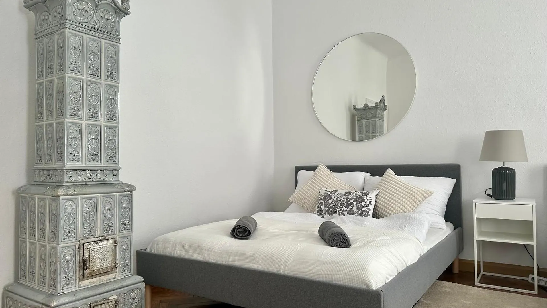 Spacious Apartment, 3 Min To U1 Reumannplatz Vienna 0*,  Austria