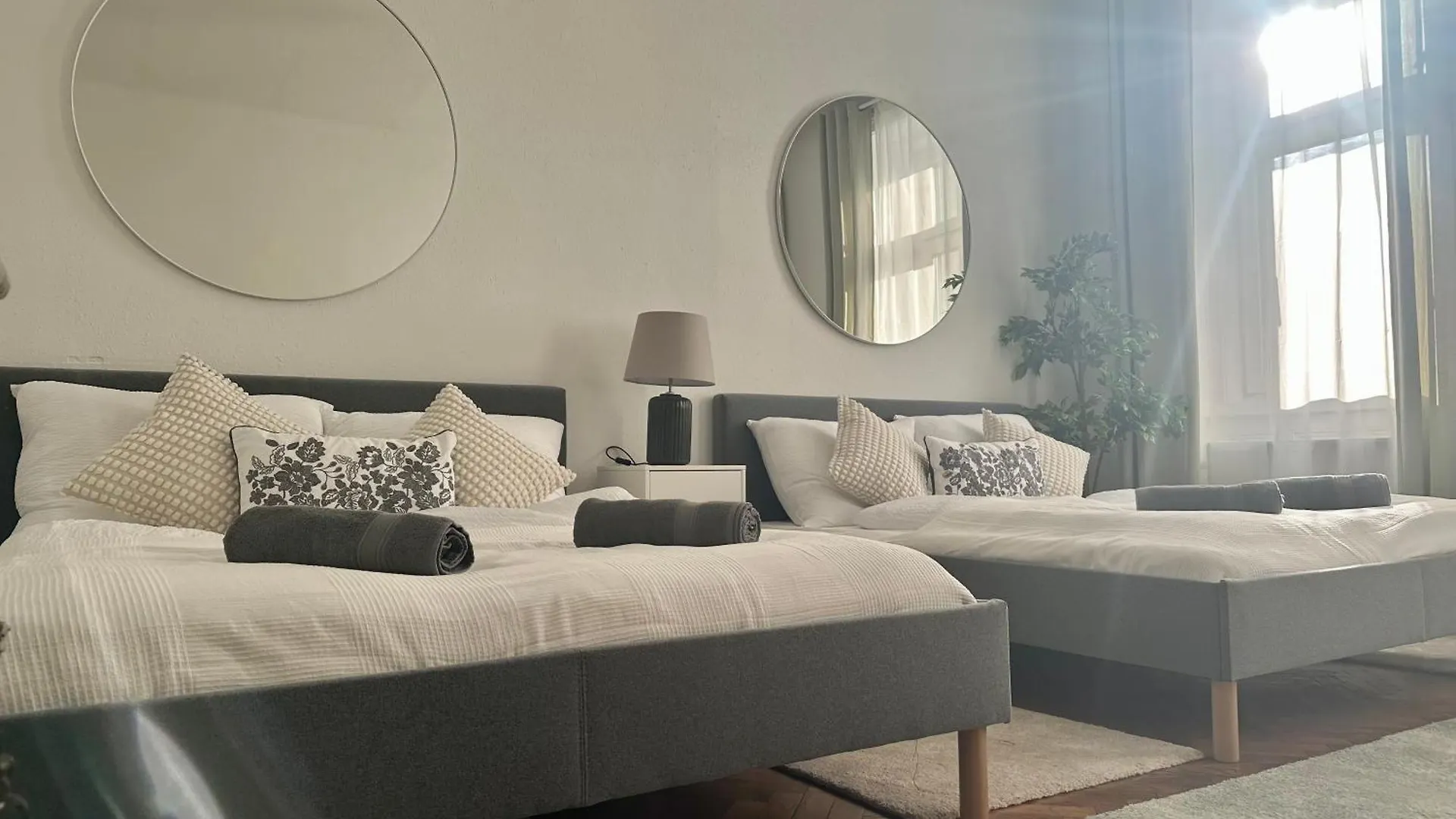 Spacious Apartment, 3 Min To U1 Reumannplatz Vienna Appartamento
