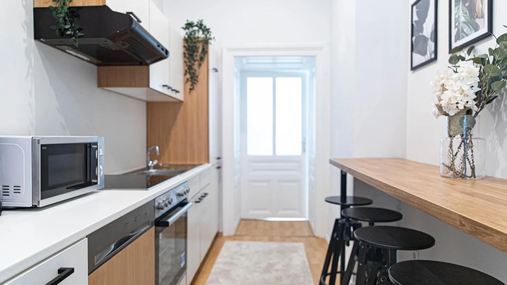 Spacious Apartment, 3 Min To U1 Reumannplatz Vienna Apartment